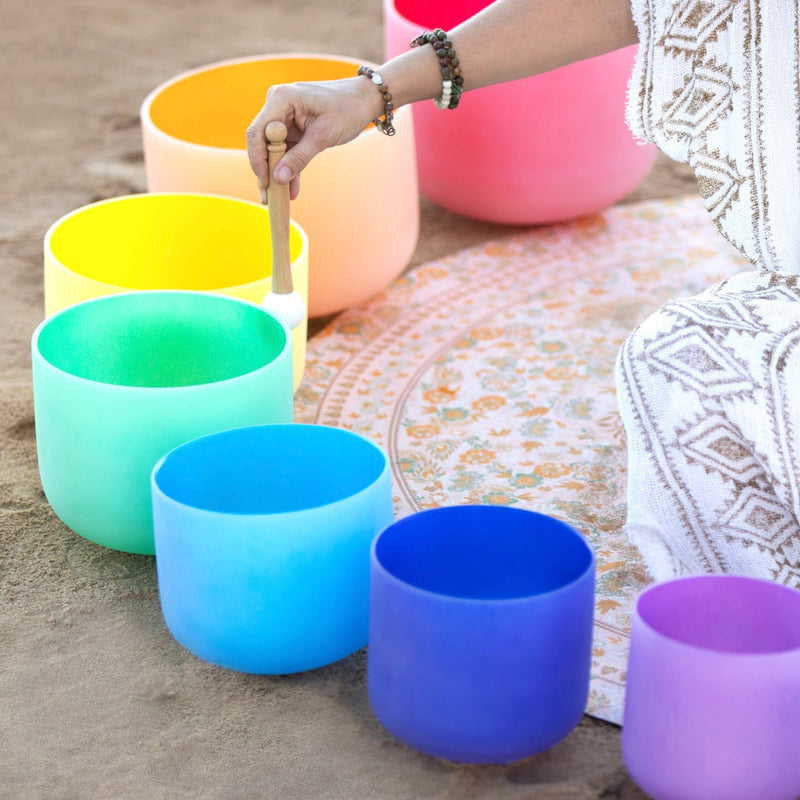 SET OF 7 RAINBOW COLOUR CRYSTAL SINGING BOWLS IN CARRY BAGS