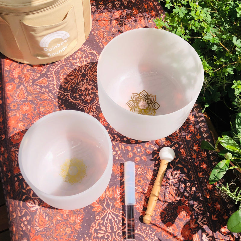EARTH & SOUL STARS - SET OF 2 CRYSTAL SINGING BOWLS IN BEIGE BAG