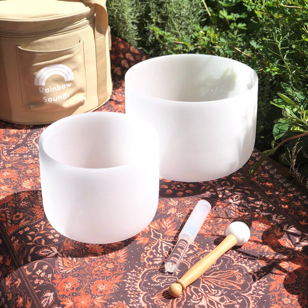 EARTH & SOUL STARS - SET OF 2 CRYSTAL SINGING BOWLS IN BEIGE BAG