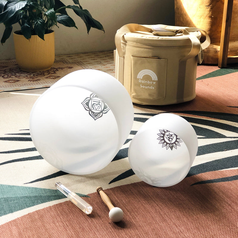 SHARP NOTES | SET OF 2 WHITE CRYSTAL SINGING BOWLS IN BEIGE BAG