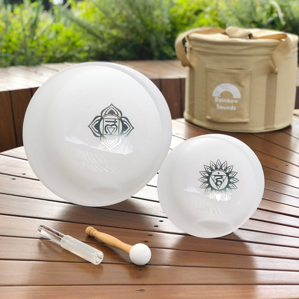 SHARP NOTES | SET OF 2 WHITE CRYSTAL SINGING BOWLS IN BEIGE BAG
