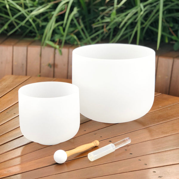 SHARP NOTES | SET OF 2 WHITE CRYSTAL SINGING BOWLS IN BEIGE BAG
