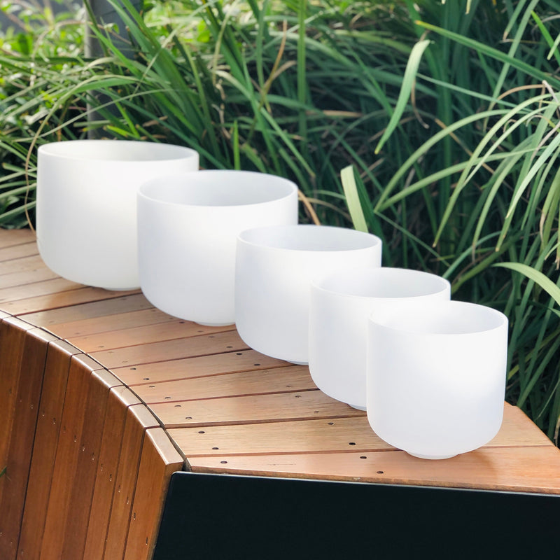 SHARP NOTES | SET OF 5 WHITE CRYSTAL SINGING BOWLS IN BEIGE BAGS