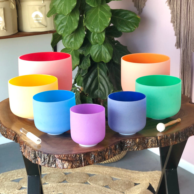 SET OF 7 RAINBOW COLOUR CRYSTAL SINGING BOWLS IN CARRY BAGS