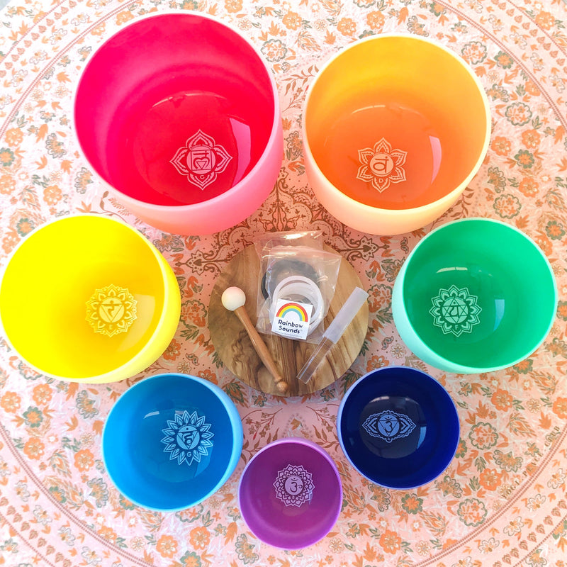 SET OF 3 COLOUR CRYSTAL SINGING BOWLS IN CARRY BAG