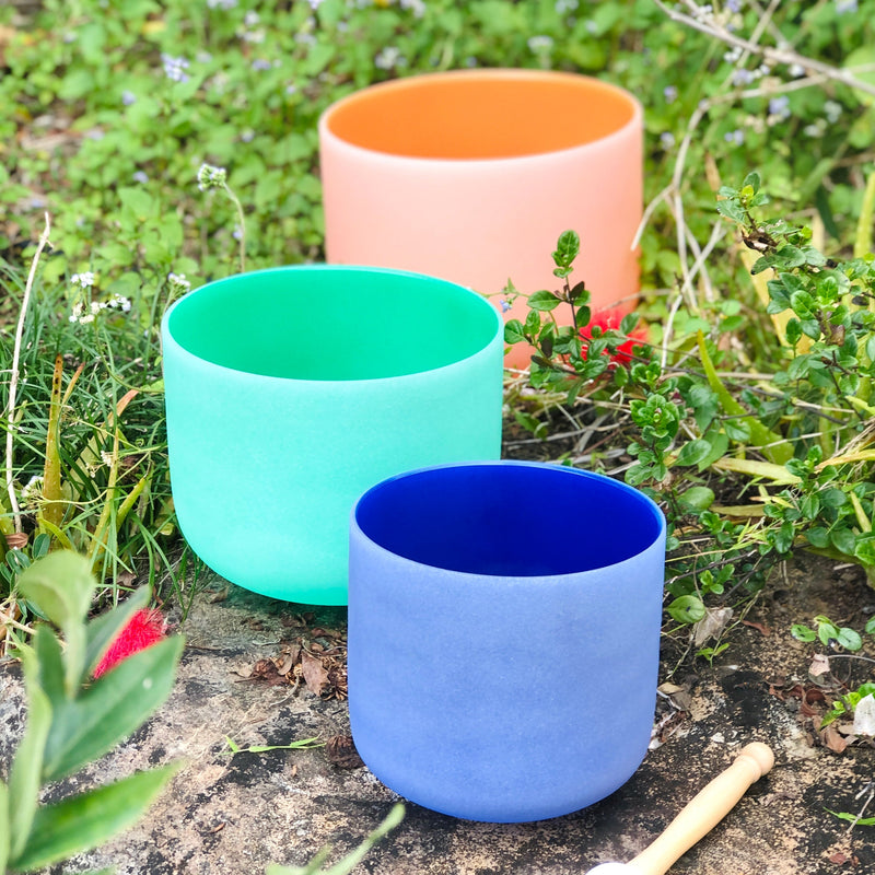 SET OF 3 COLOUR CRYSTAL SINGING BOWLS IN CARRY BAG