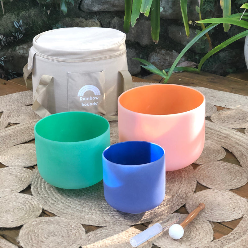 SET OF 3 COLOUR CRYSTAL SINGING BOWLS IN CARRY BAG