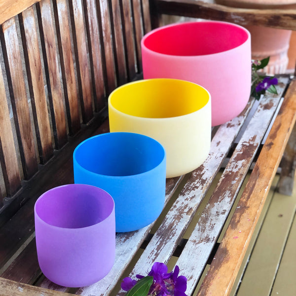 SET OF 4 COLOUR CRYSTAL SINGING BOWLS IN CARRY BAG