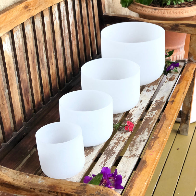 SET OF 4 WHITE CRYSTAL SINGING BOWLS IN BEIGE BAG