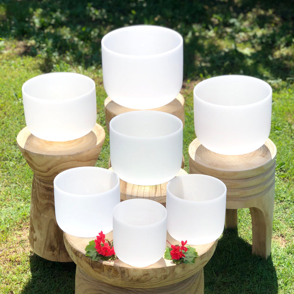 SET OF 7 WHITE CRYSTAL SINGING BOWLS IN BEIGE BAGS